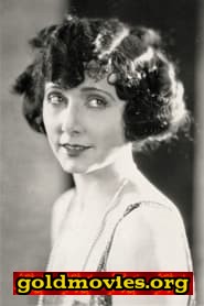 Mae Busch come Mme. La Motte (uncredited)