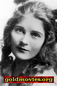 Mae Marsh come Mrs. McCord (uncredited)