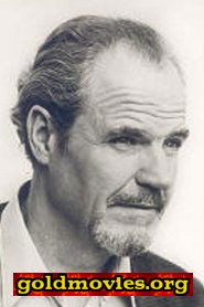 Benno Sterzenbach come Major Aschbach, Gestapo officer