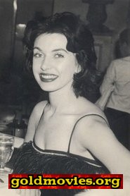 Carmen Phillips come Cynical Art Showing Patron (uncredited)