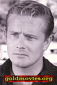 Chuck Courtney come 3rd Pilot Replacement (uncredited)