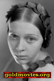 Phyllis Stanley come Lady Sybil Minden