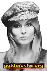 Valérie Lagrange come La Femme du Chef du FLSO (uncredited)