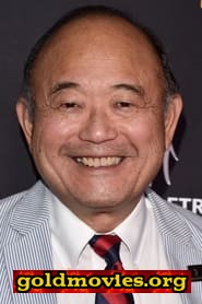 Clyde Kusatsu come Francis Tanaguchi