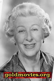 Norma Varden come Nurse