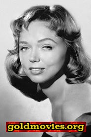 Yvette Vickers come Mrs. Barker