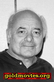 Burt Young come Scuzzi