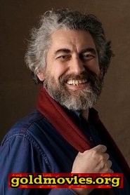 Daniele Formica come Akim, il segretario dello Sceicco