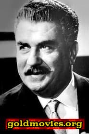 Gino Cervi come Giuseppe 'Peppone' Bottazzi