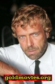 Massimo Ciavarro come De Rossi / figlio di Gruber