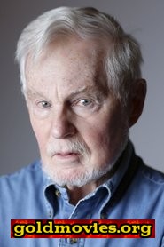 Derek Jacobi come Arthur Davis