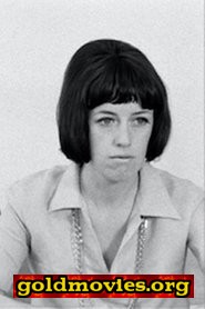 Doris Mattes come Mrs. Angermayer