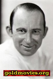 Roscoe Ates come Janitor Changing Pictures (uncredited)