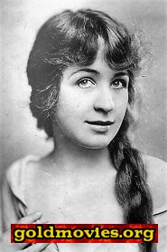 Helen MacKellar come Mrs. Welles