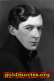 Cecil Beaton come Gentleman in Park (uncredited)