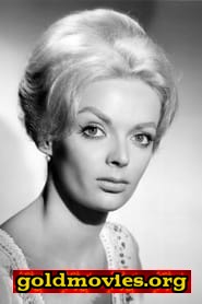 Barbara Steele come Muriel Arrowsmith / Jenny Arrowsmith