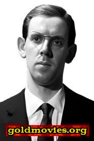 Enzo Garinei come Residence Manager