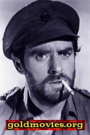 David Oxley come Capt. William Stanley "Bill" Moss