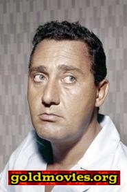 Alberto Sordi come Rosario 'Sasà' Scimoni