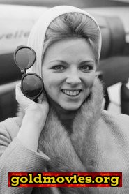Thea Fleming come Tram Passenger (uncredited)