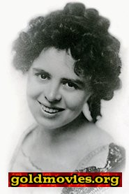Dot Farley come Mamie's Mother (uncredited)