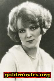 Pauline Garon come Customer (uncredited)