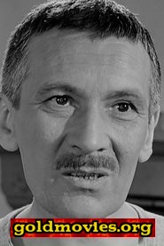 Giulio Girola come Grotti, il padre di Rosetta