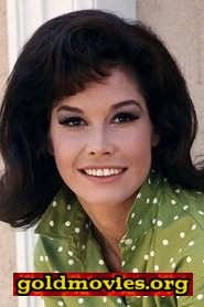 Mary Tyler Moore come Miss Dorothy Brown