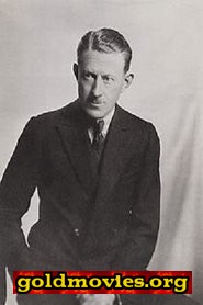 Roland Pertwee come Embassy Official - Sir George Smith
