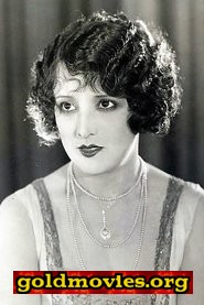 Estelle Taylor come (uncredited)