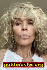 Sharon Barr come Darlene