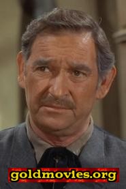 Ken Mayer come Cpl. Schwitzer
