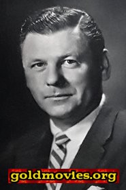 Richard Fraser come Squadron Leader Clark