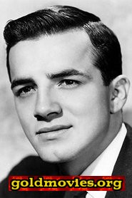 Peter Baldwin come Sgt. Johnson