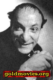 John Picorri come Clerk (Uncredited)
