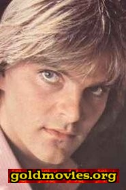 Neil Hansen come Sorelle Bandiera