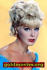 Elke Sommer come Nikki Dunnay