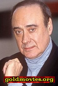 Victor Spinetti come Hotel Concierge