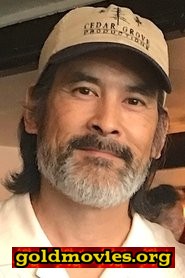 Chris Tashima come Fire Rescue Attendant (uncredited)