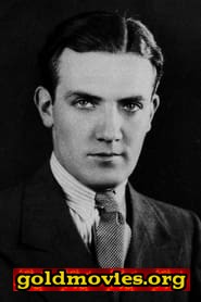 John Longden come Ground Officer (uncredited)
