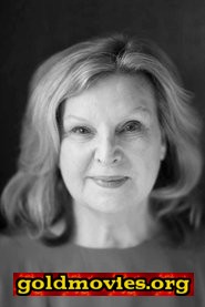 Ann Mitchell come Woman in Park