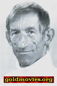 Volker Prechtel come Hiltel, the prison guard