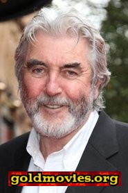 John Alderton come George Innes
