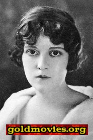 Madge Kennedy come Mrs. Joe Halloran