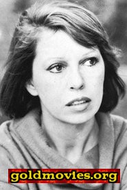 Carlotta Barilli come Serenella