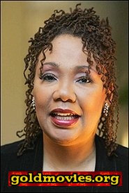 Yolanda King come Coffee Shop Manager