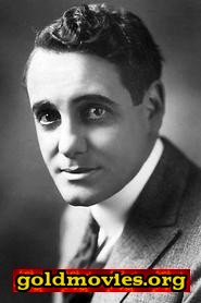 Tom Chatterton come Announcer (uncredited)