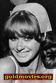 Carol Cleveland come Swimming Pool Diver